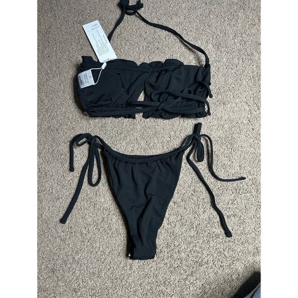 NWT Women’s Size Small Stylish Swimwear Black Ribbed Ruffled Bikini Set - Picture 4 of 4